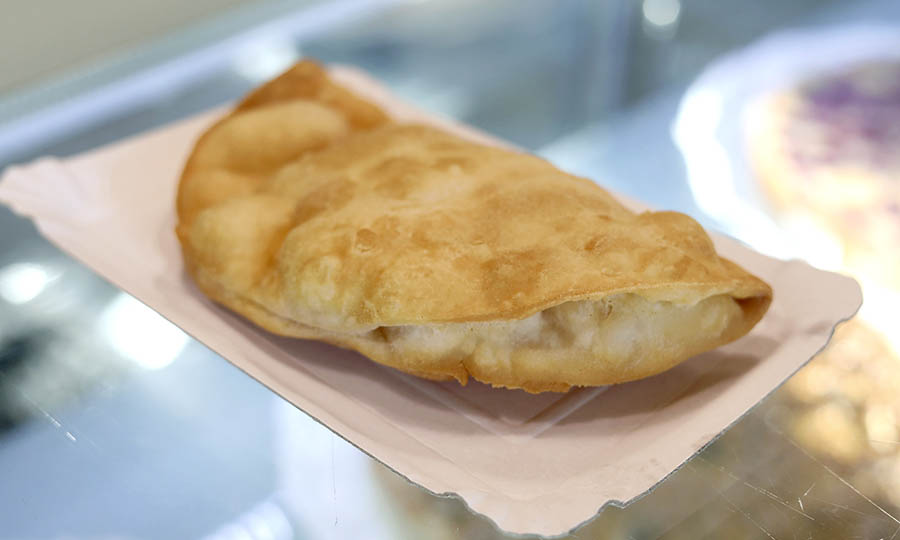 Empanada frita de queso