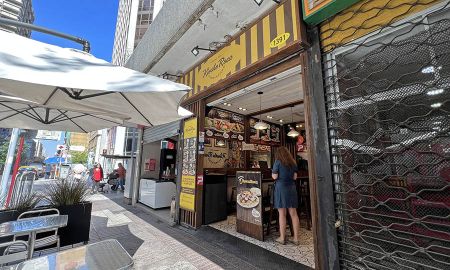 La entrada al local de Kiosko Roca - Kiosko Roca - Santiago Centro