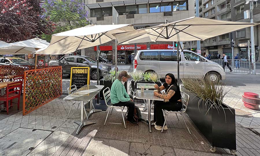 Ta terraza de Kiosko Roca en calle Hurfanos - Kiosko Roca - Santiago Centro