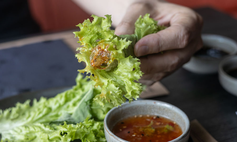 Nem frito de pollo - Gaman Asian en Espacio Sociedad 0306