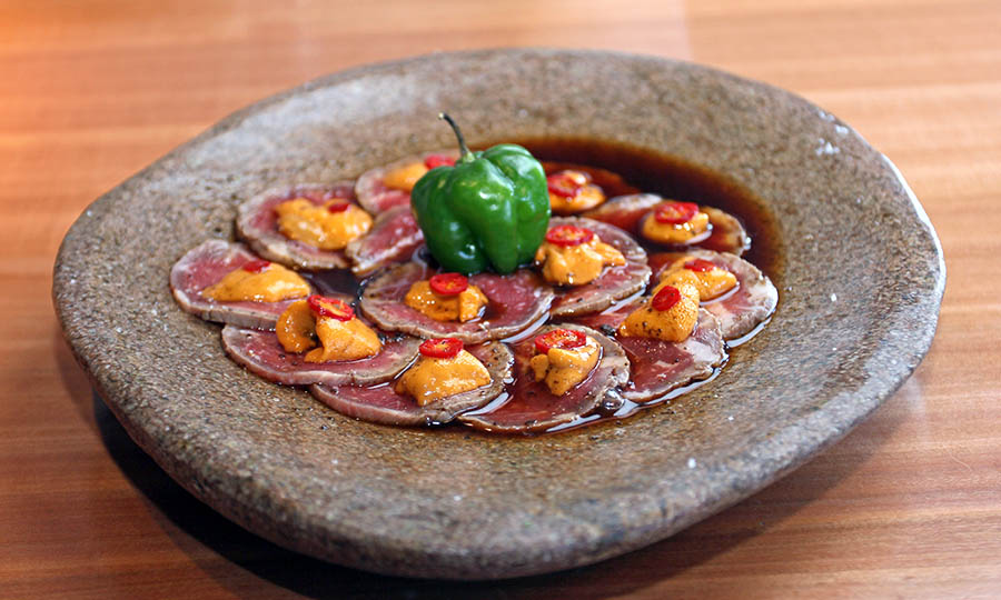 Tataki de res y erizos