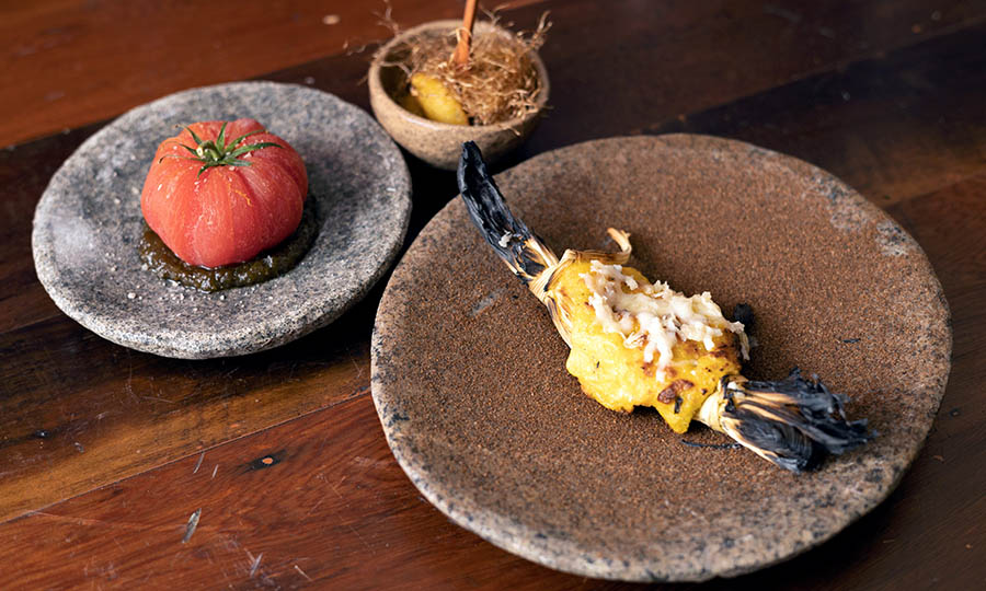 Humita con tomate cocinado en sal - Pulpera Santa Elvira