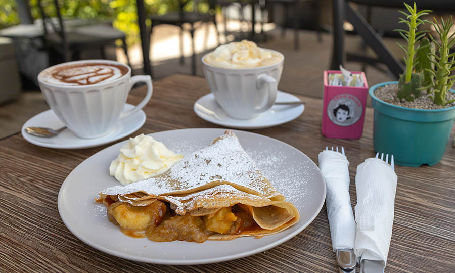 Crepes de manzana y crema