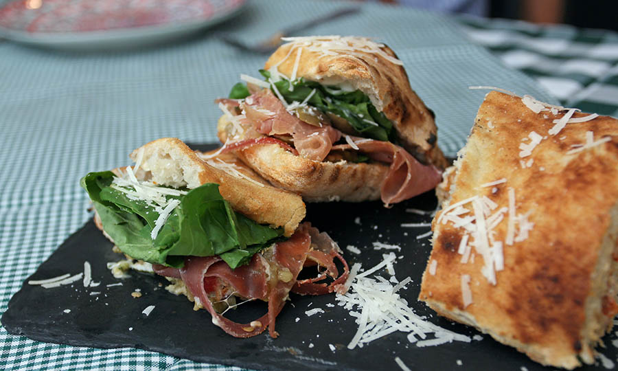 Panuozzo de la casa en jamón crudo