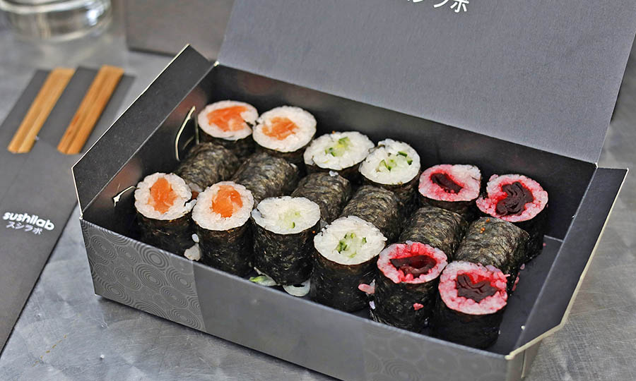 Hosomaki de salmn, pepino y betarraga