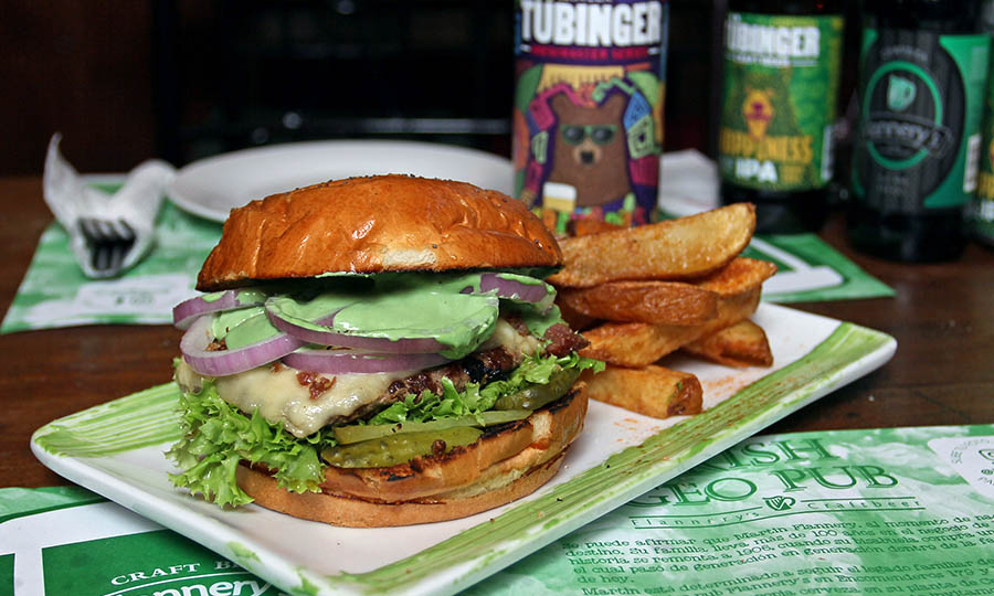 Hamburguesa San Patrick  - Irish Geo Pub Flannerys - Encomenderos