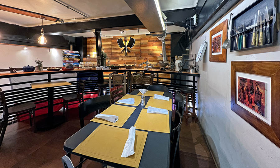 Comedor en el segundo piso de Salvador Cocina - Salvador Cocina y Caf