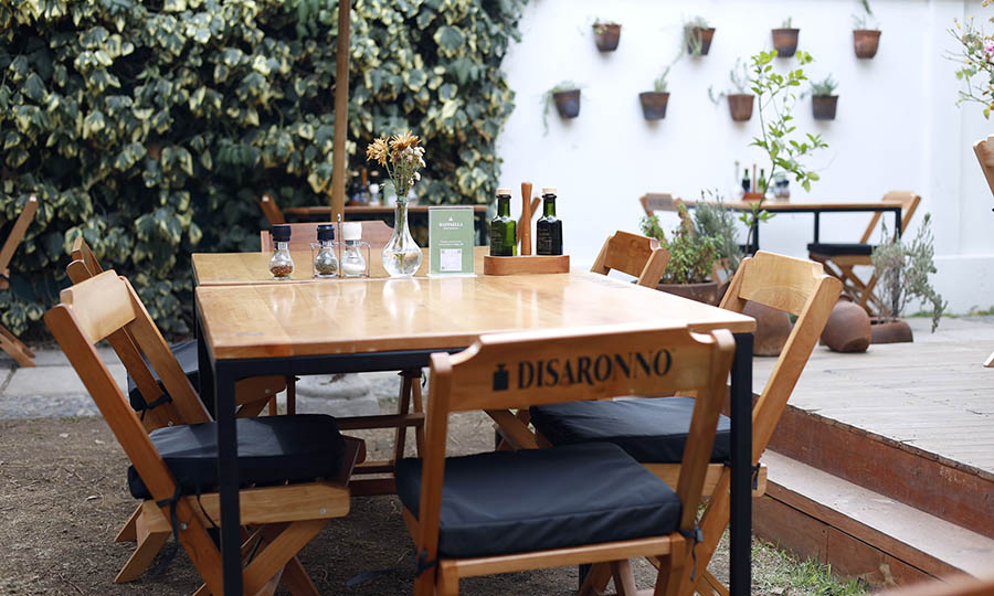 El jardn y terraza de Raffaella Cucina