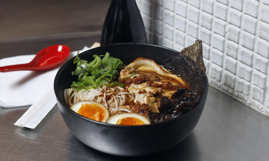 Shoyu ramen de cerdo - Dumpling Factory Bucarest