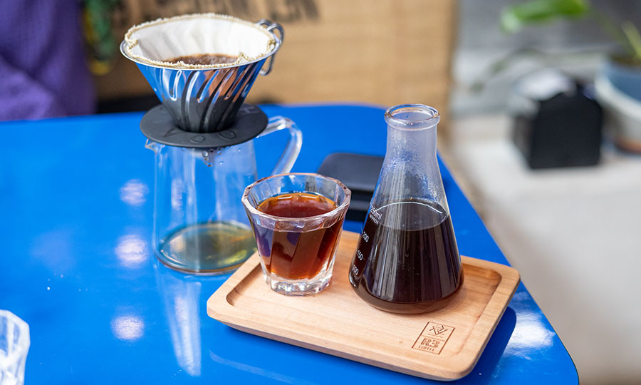 Extraccin de caf V60, El Salvador - R3 Coffee