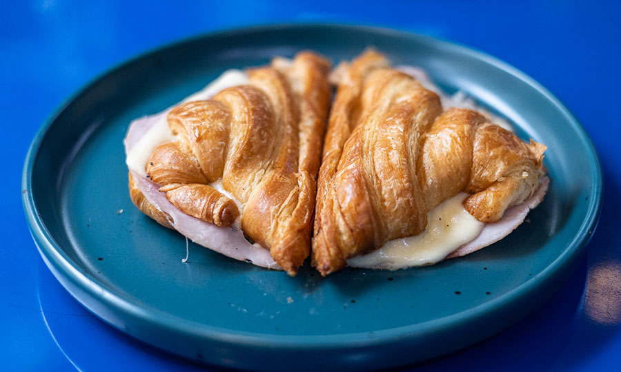 Croissant jamn queso caliente