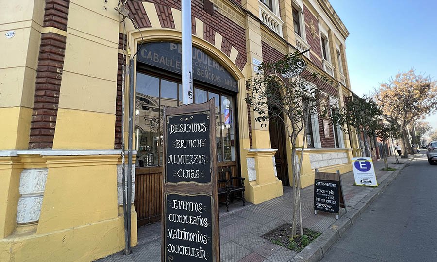 Fotos de restaurate y bar Boulevard Lavaud de la Peluquería Francesa en Barrio Yungay