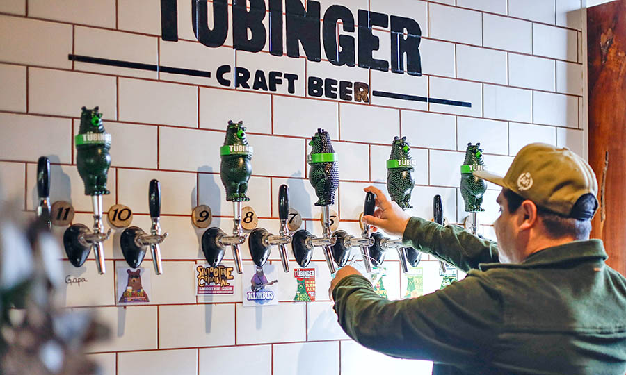 Schop directo de la lnea produccin - Taproom Tbinger y Cervecera