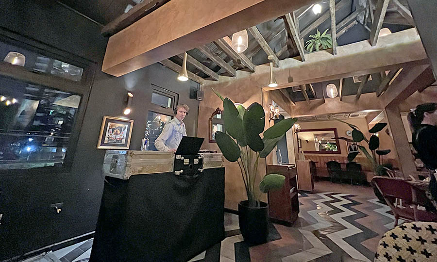 El segundo piso de FOR. El restobar - For