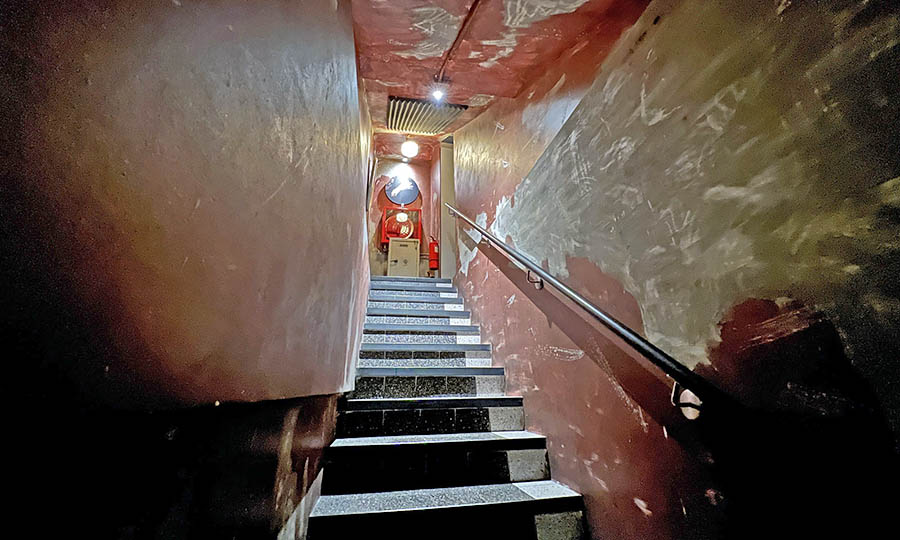 Escalera al subsuelo