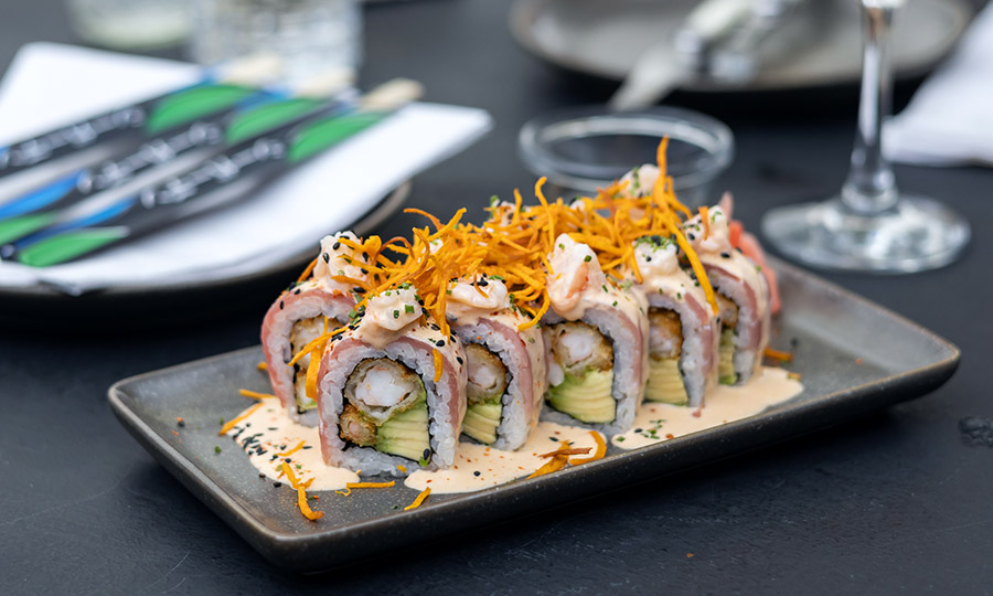 Roll Camarn tempura acevichado - Cordova Cocina y Bar