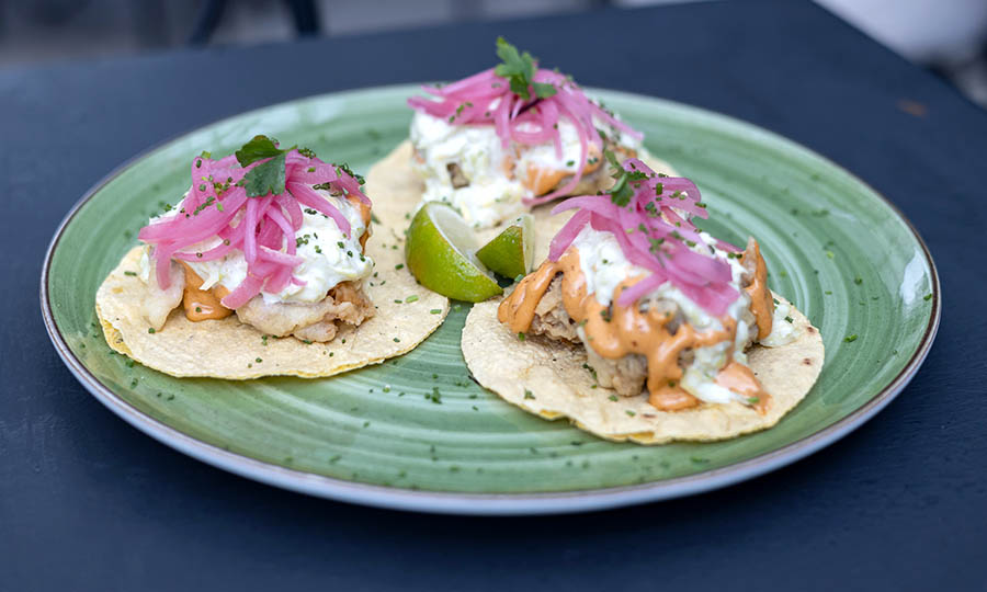 Tacos de pescado frito al debe