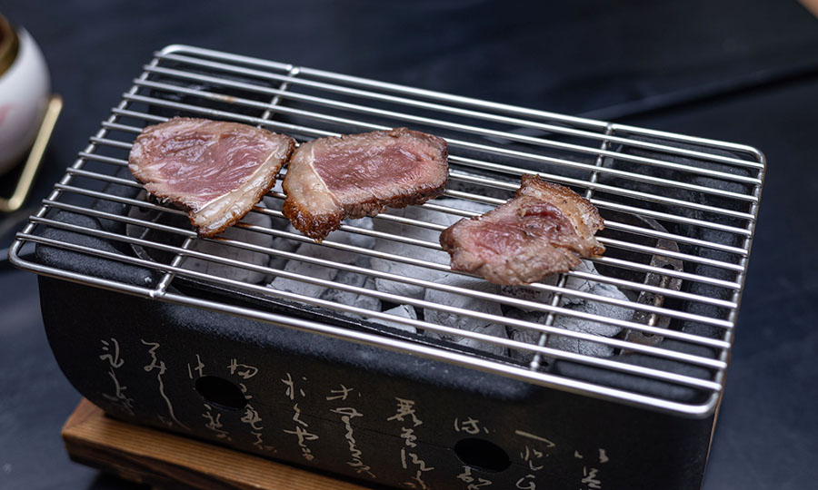 Punta de ganso robatayaki (asada en mesa) - Otaki Nikkei