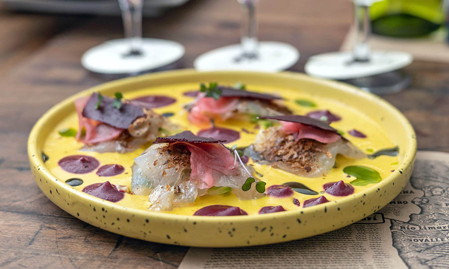 Tiradito de corvina en crema de ají amarillo