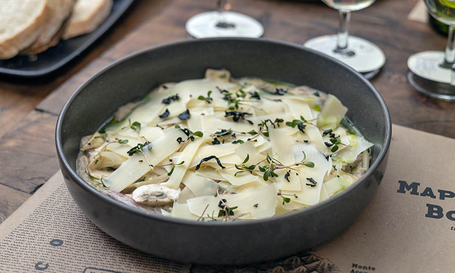 Carpaccio de champiñones y parmesano