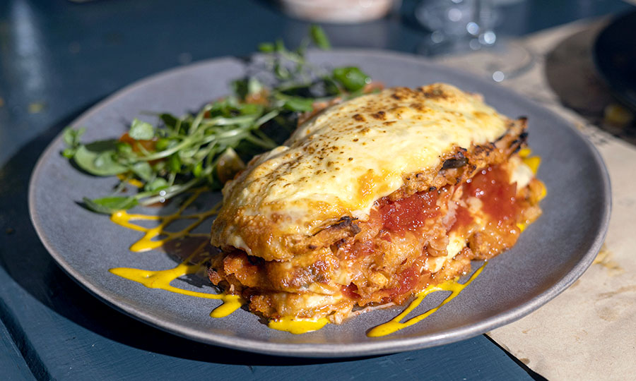 Lasaa de berenjenas con pomodoro y huancaina