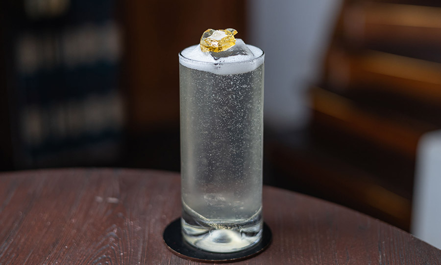 Santa colada. Piña colada clarificada
