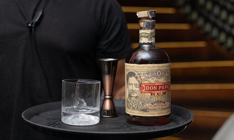 Ron Don Papa en las rocas - La Ronera Barrio Italia