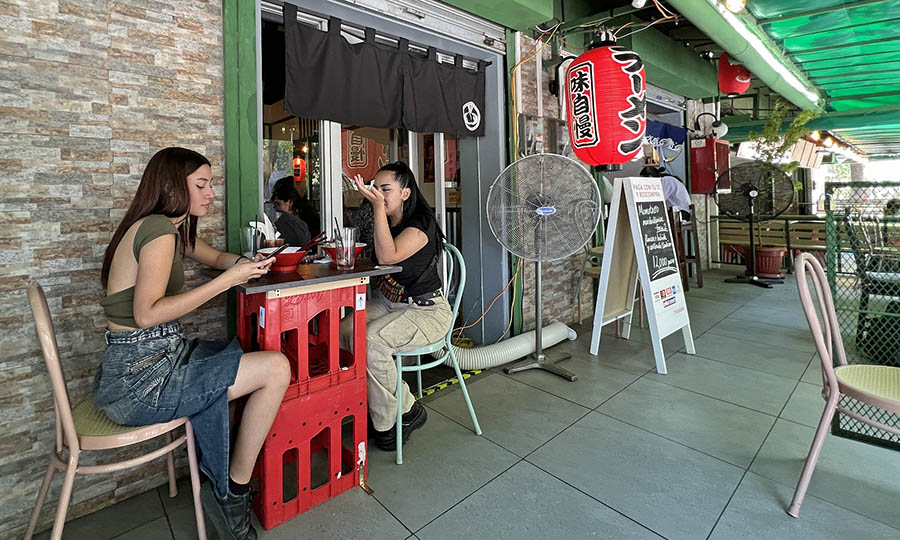 La terraza del local de Momotaro en Providencia - Momotaro - Los Leones