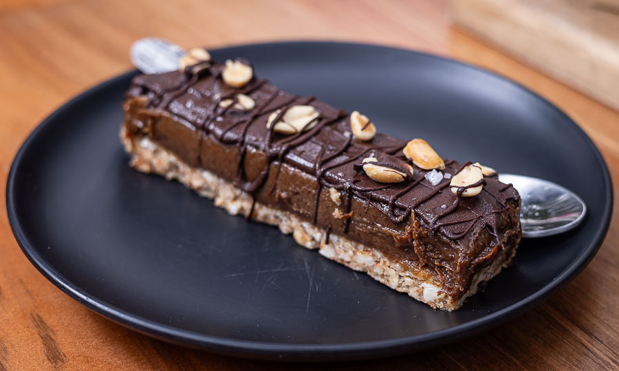 Aplausos para este vegano y consistente Snickers