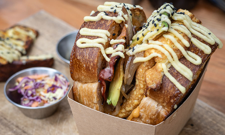 Pocket sandwich de omelette y tocino Yes Please!