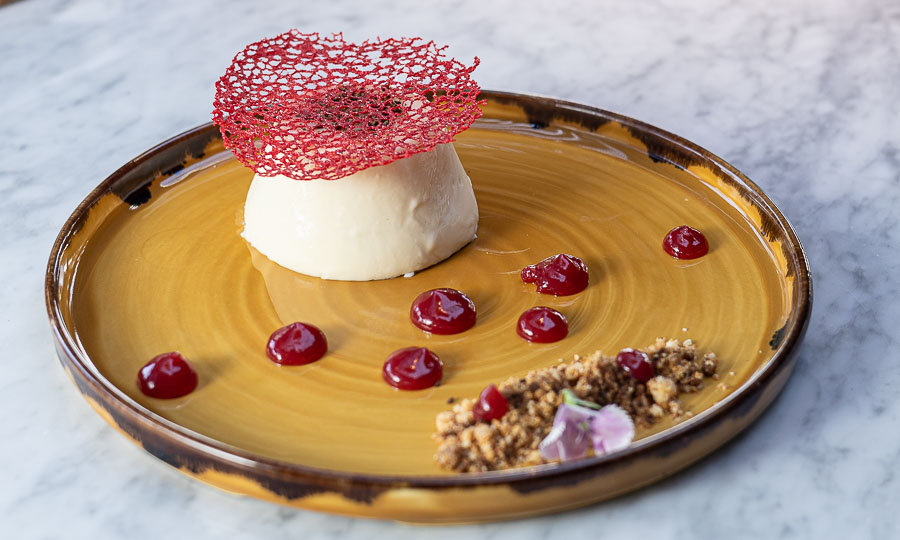 Suave, cremosa y bien armada panna cotta de Lychee