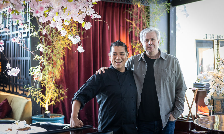 El chef Juan Osaki y el crtico gastronmico Alejandro Mery