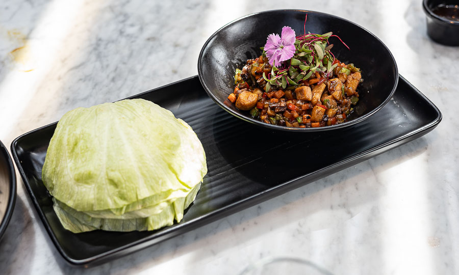 Lettuce Wraps de Pollo con nueces