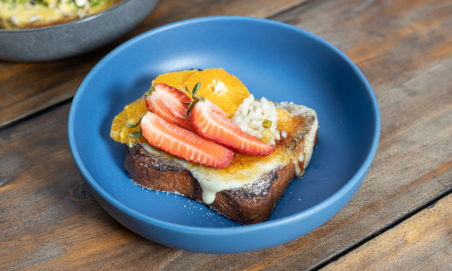 Clsica French toast con fruta