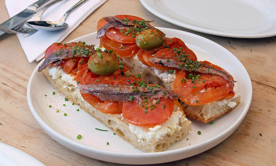 Pinchos de tomates con anchoas