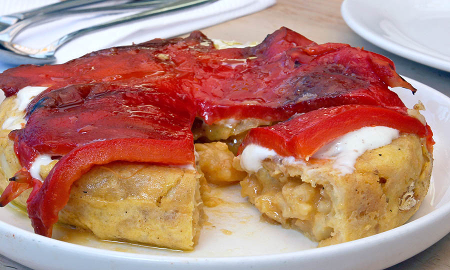 Golosa Tortilla espaola con pimentn asado