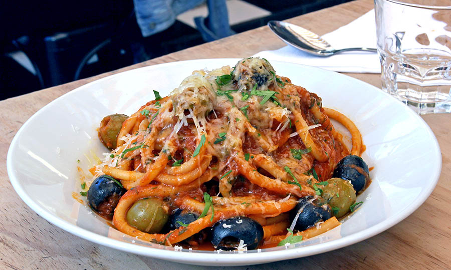 Pasta Bucatini a la puttanesca