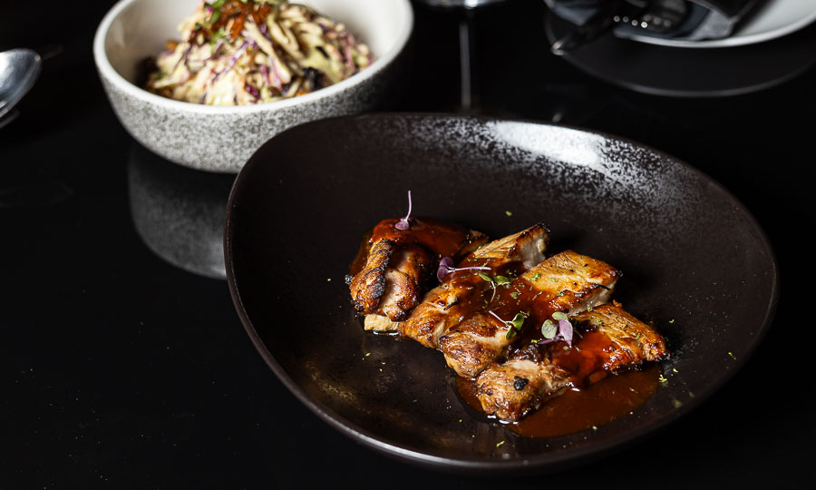 Deliciosas Costillas baby deshuesadas con coleslaw