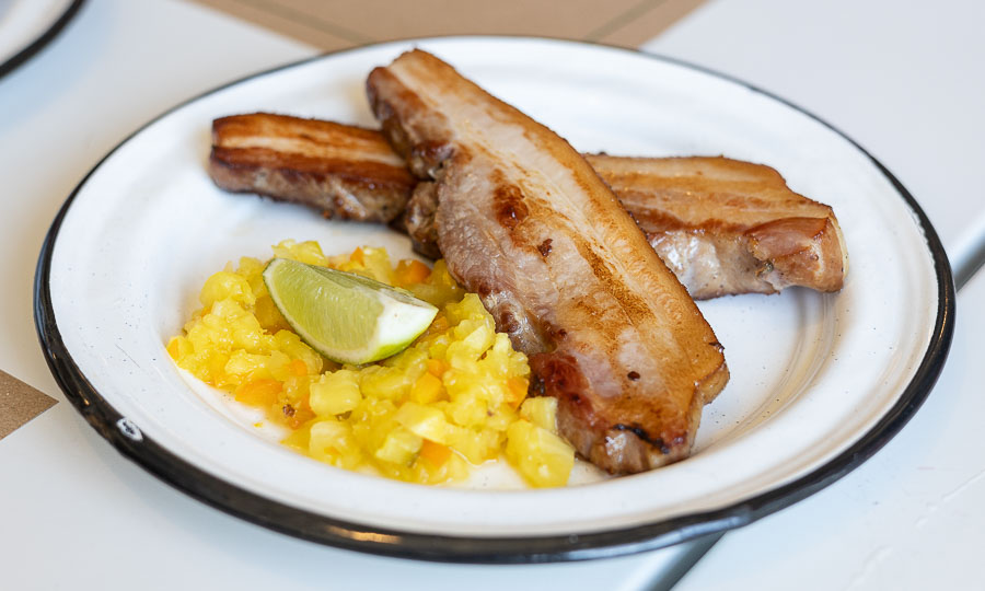 Park belly con escabeche de piña con ají