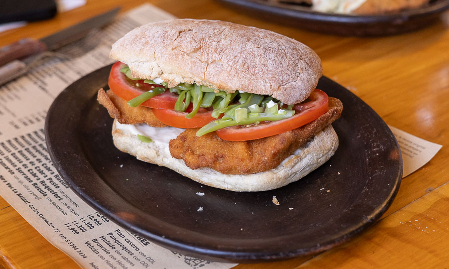 Sndwich de Milanesa de vacuno como Chacarero