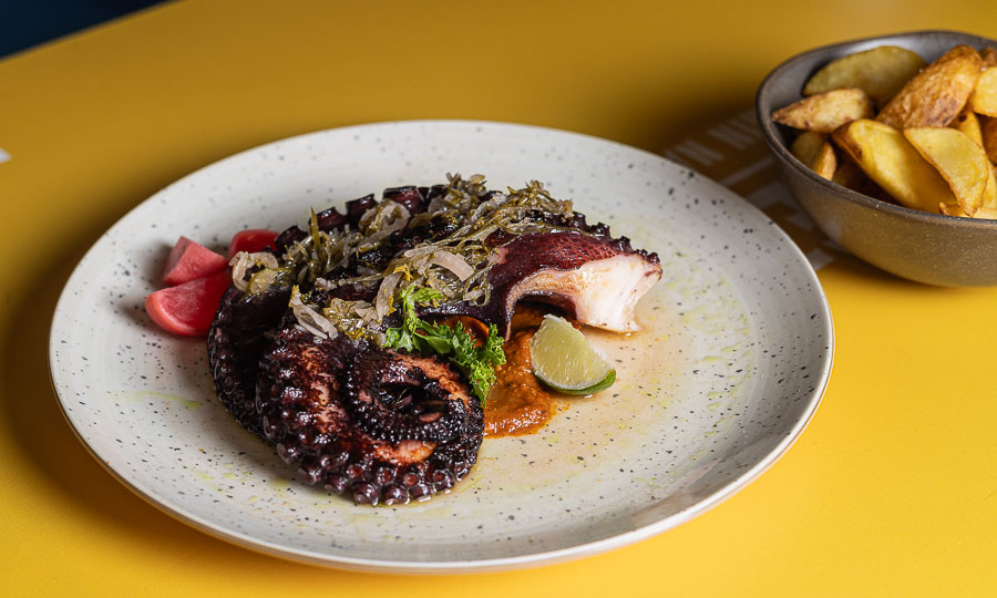 Pulpo a la parrilla con papas salteadas