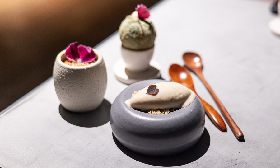 Degustacin de postres: Helado de harina de maz, Flan de queso y Berln con crema de ssamo