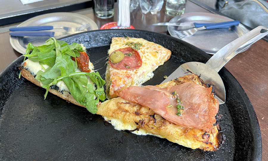 3 porciones de pizza para un almuerzo al paso - La Argentina Pizzera - Barrio Italia