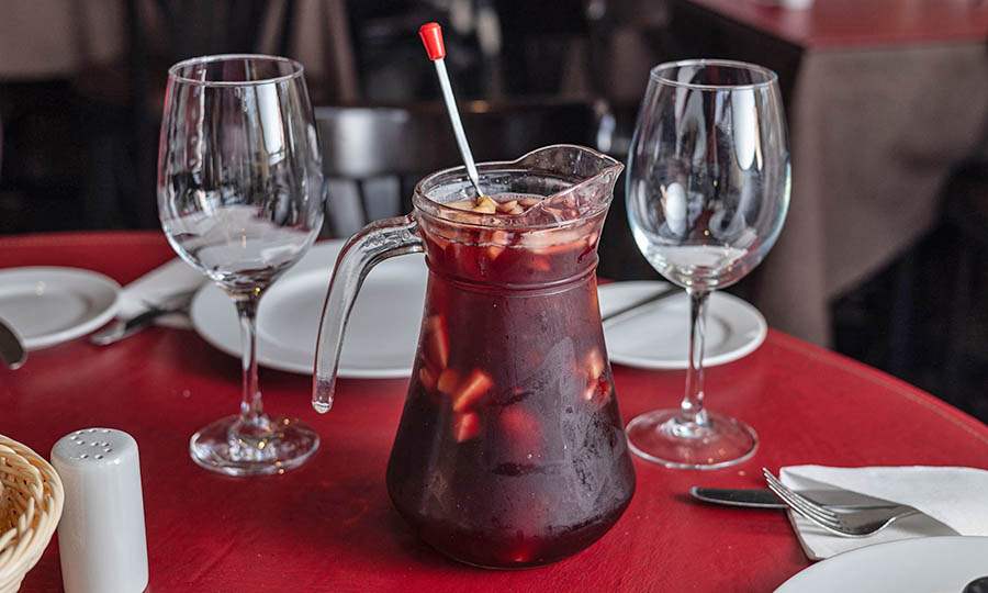 Jarra de sangria bien helada - La Cocina de Javier