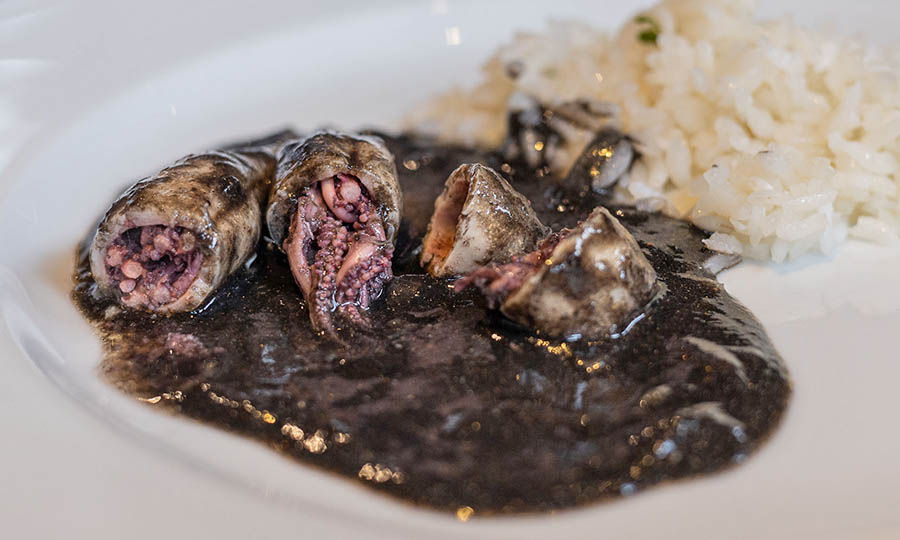 Puristas Calamares en su tinta con arroz blanco - La Cocina de Javier