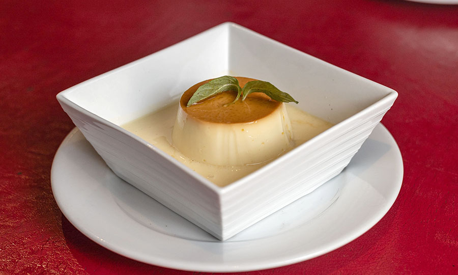 Flan torero en piscina de natilla - La Cocina de Javier