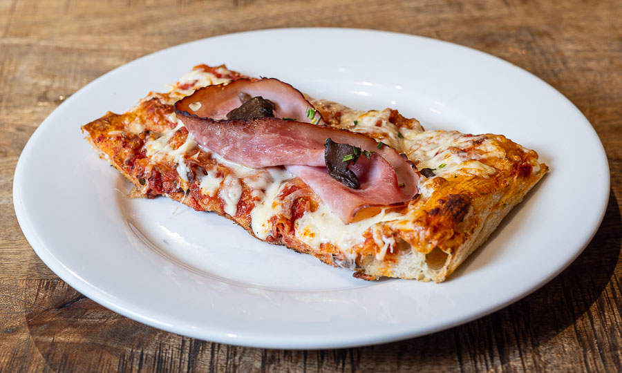 Pizza Coto fungí (jamón y champiñones)