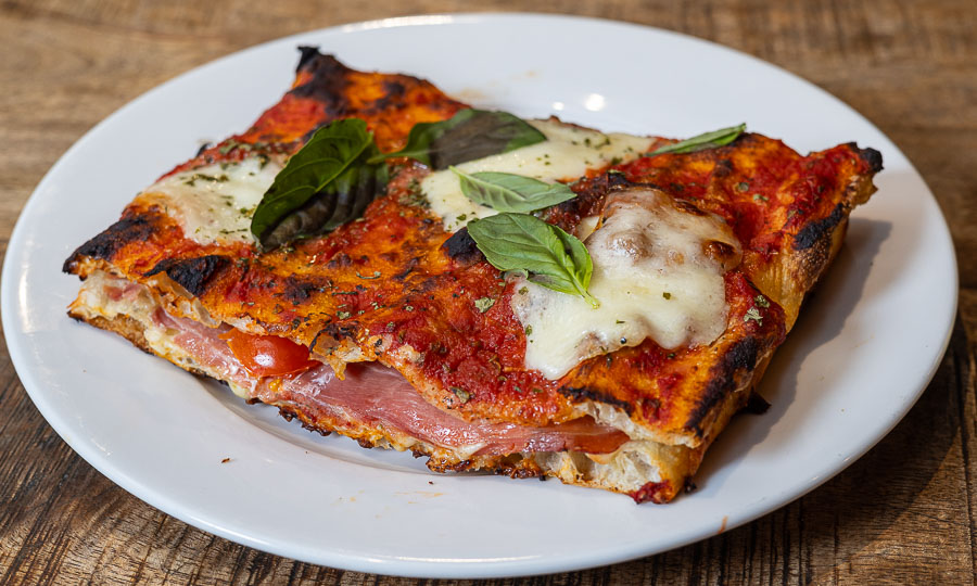 Novedosa Baciatta de jamón queso y pomodoro