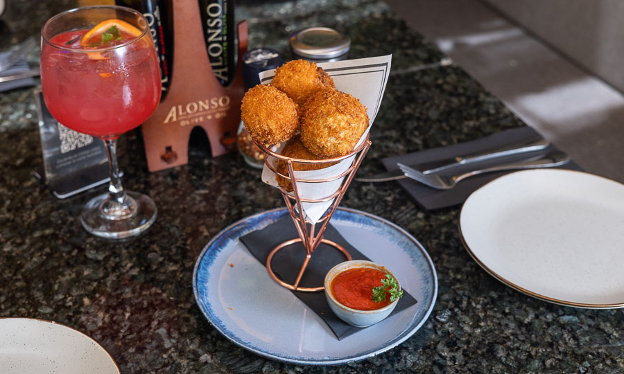 Mix de Aranccini: Desmechada y Champin mozzarella 