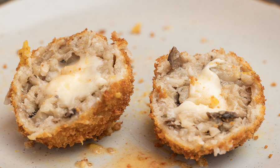 Mix de Aranccini: Desmechada y Champin mozzarella  - Capri - La Dehesa